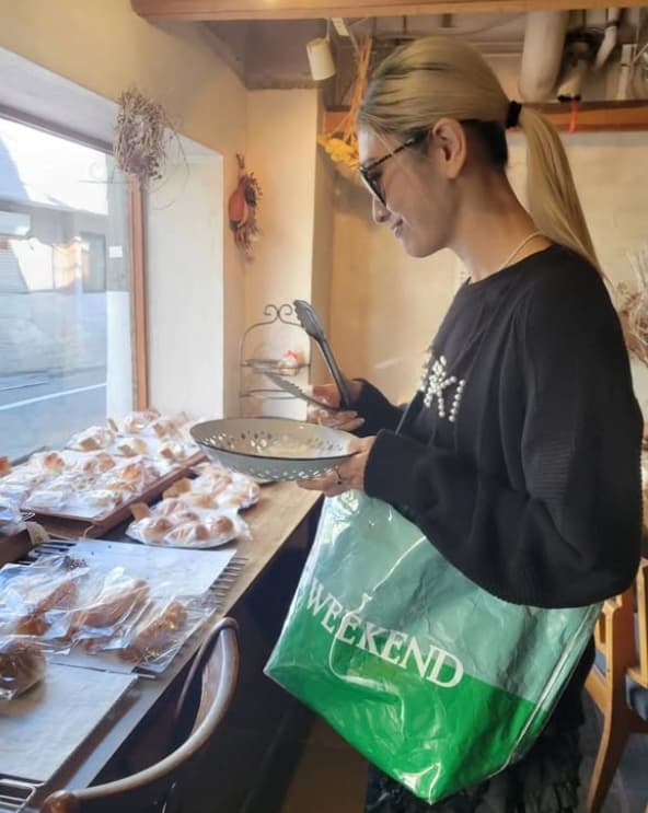 「ご飯も好きだけどパンも好き!」食べても変わらぬモデル〇〇の美ボディにファン驚愕！