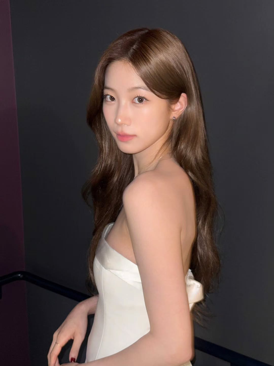 美しさが異次元！LE SSERAFIM・カズハが真っ白なドレスでこれはもう…「花嫁です」