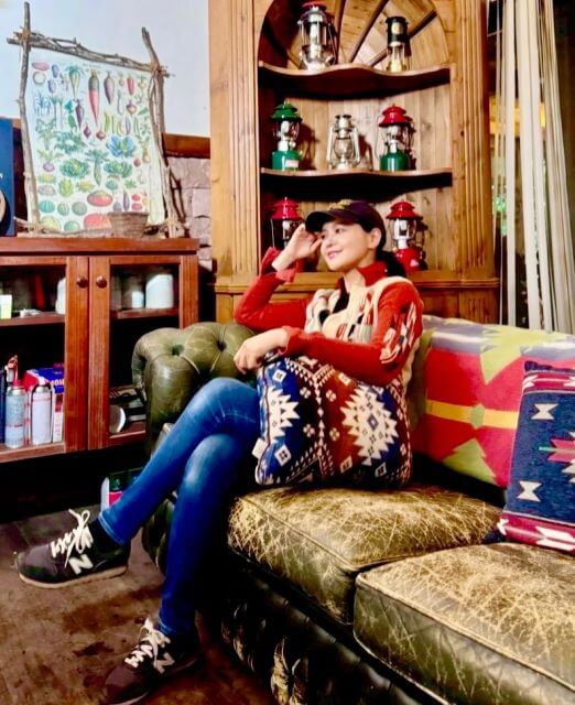 黒谷友香、懐かしのMV撮影を思い出しながらリラックスタイム。音楽とともに過ごす心温まるひととき