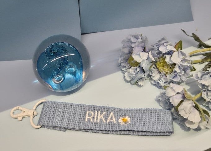 足立梨花、My Galaxyでストラップ作成　新しい携帯にワクワク