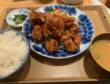 ミキ昴生、一人ランチでパワーチャージ！