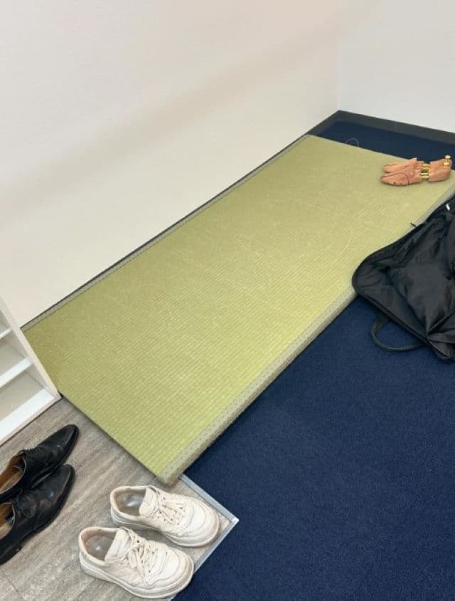 ダイアン津田が畳1枚の写真を投稿「ムショじゃないよ！」