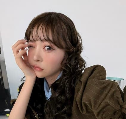 FRUITS ZIPPER・櫻井優衣が”激カワセットアップ”を披露！大人な色味にファン「かっこいいし可愛い」