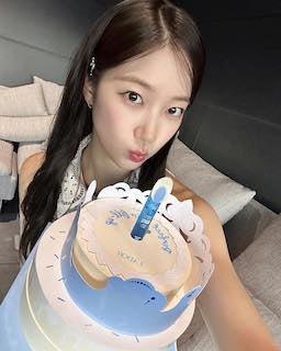 LE SSERAFIM・カズハ🦢🤍の誕生日に世界中からお祝いコメント続々💭