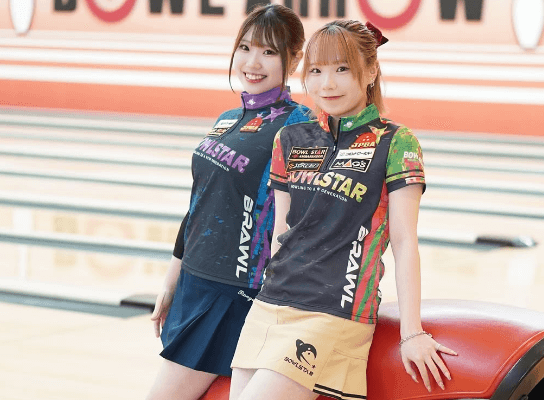 「既に可愛さ最強姉妹だ」ダブル美女ボウラー、ボウリング場で魅せた姿が”モデル並み”だとファン釘付け状態！