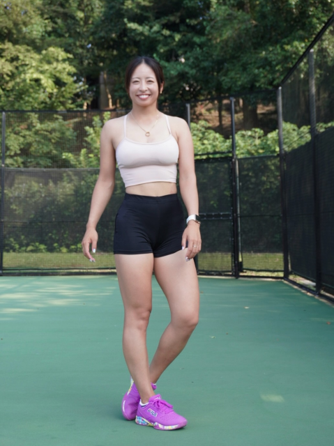 美ボディの魅力炸裂ショットにファン悶絶⁉美女プロテニスプレイヤー、スパッツ×スポブラ