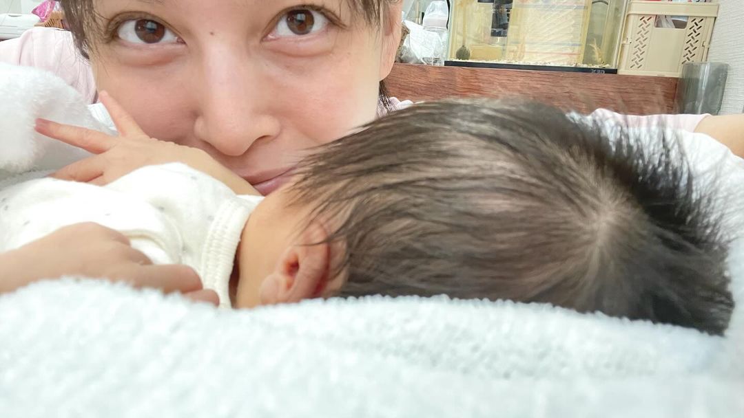 人気女優が産後の体調報告「ベビーの寝顔に、香りに癒されてます」