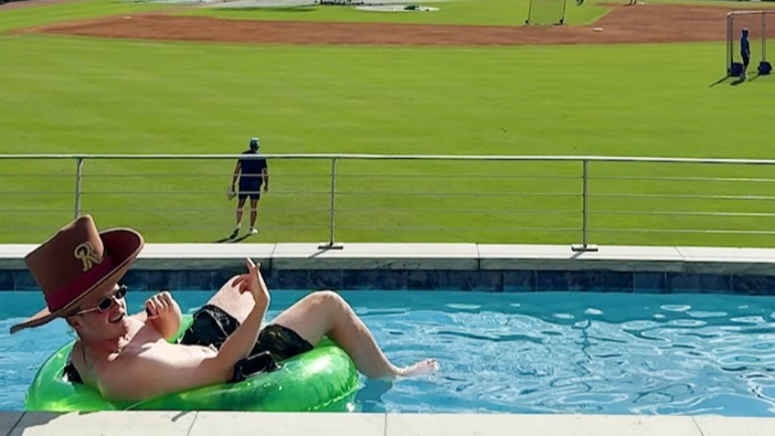 「これが球場！？“夢の観戦スポット”が話題沸騰」MLBが紹介した“リバーサイド席”が楽しすぎる！