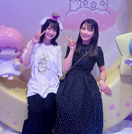 飯田圭織＆山﨑愛生の“シナモン双子コーデ”にファン歓喜！サンリオで祝った20歳の記念日が尊すぎる