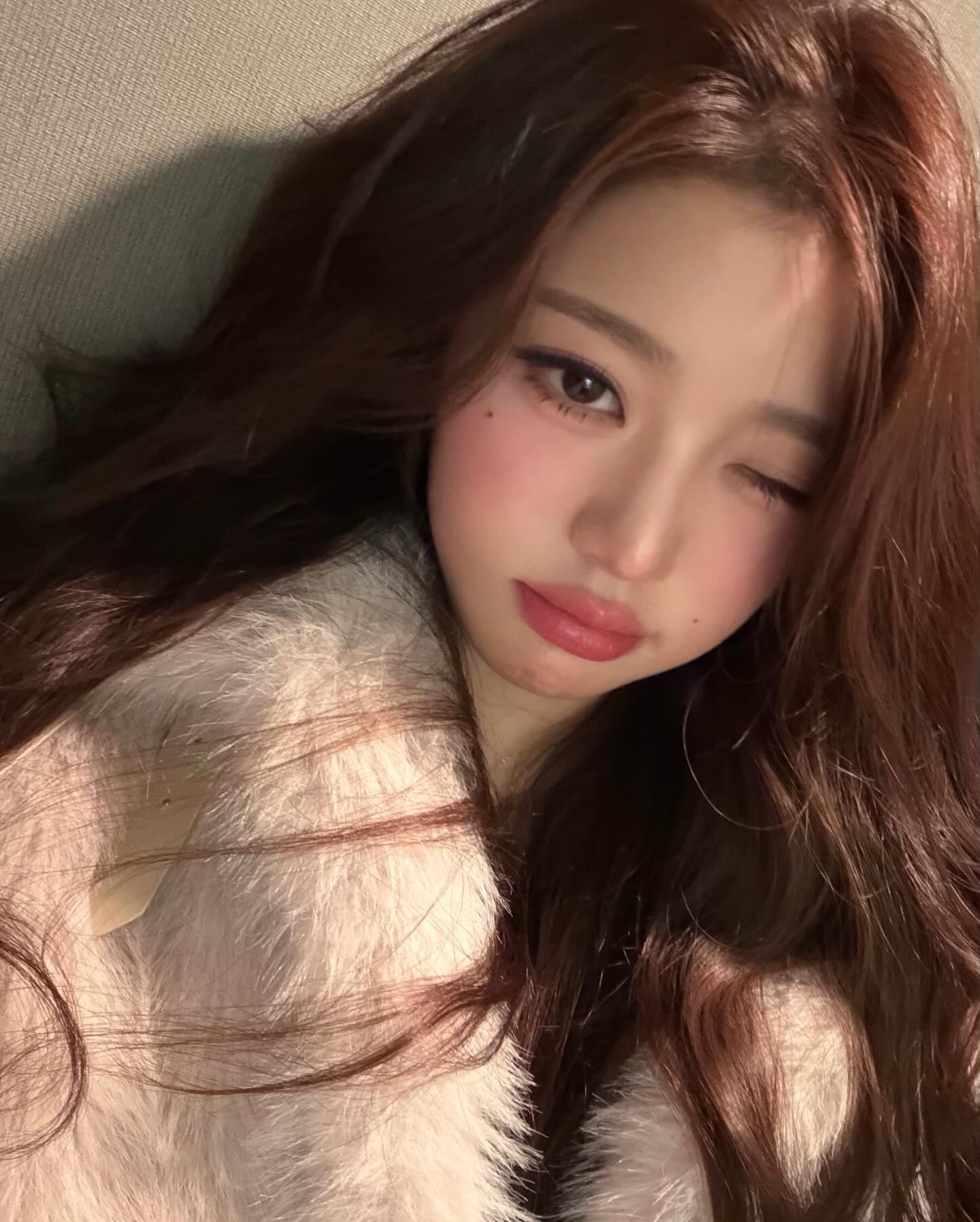 吸い込まれそうな視線…IVE・ウォニョン、至近距離ショットに反響