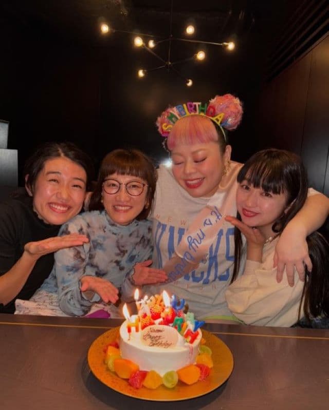 横澤夏子が渡辺直美の誕生日を祝う「毎年の恒例行事が今年もできてうれしーー！」