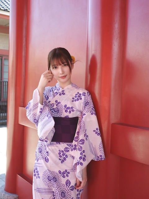 グラビアアイドル・雪平莉左、浴衣姿で夏の風情を演出