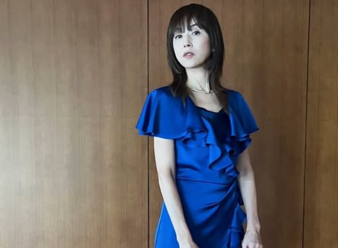 高岡早紀が「歯が命の日」にサンギイベントでブルードレス姿披露＆啓発メッセージ