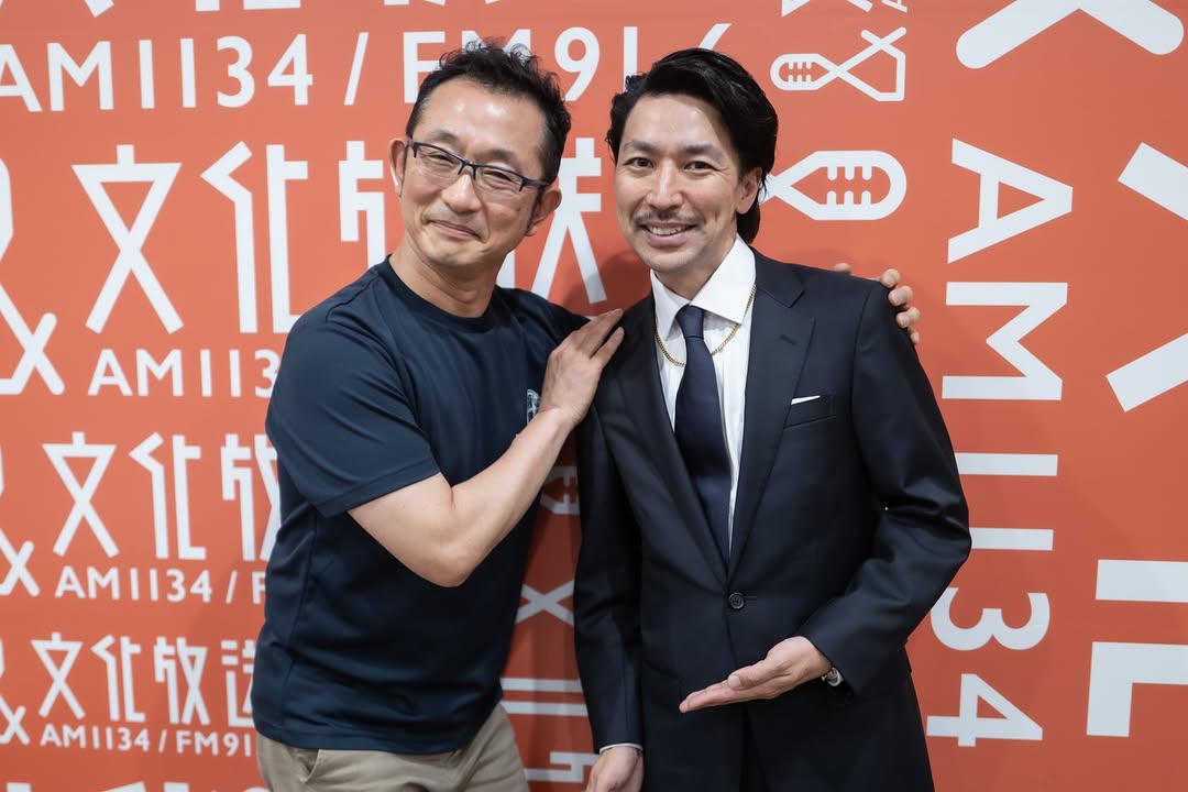 ダンサー・TAKAHIROがエモいラジオの思い出を振り返る。リスナーだったあのラジオ司会者と夢のツーショット披露