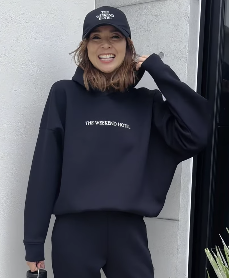 SHIHO、季節の変わり目に最適なスウェットスタイルを披露！韓国ファンも絶賛！！