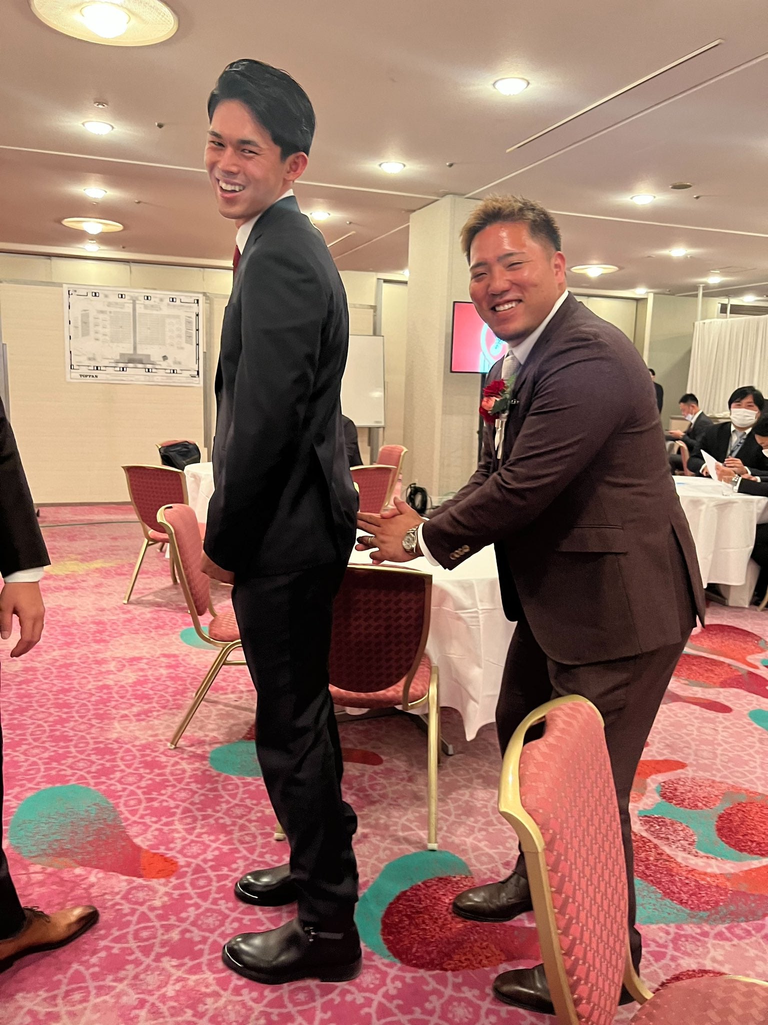 山川穂高、佐々木朗希とのお茶目な一枚が話題に「めっちウケる😂」