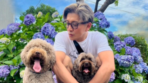 木村拓哉が“父の日”に見せた優しい笑顔　愛犬と紫陽花の癒しショットが話題に