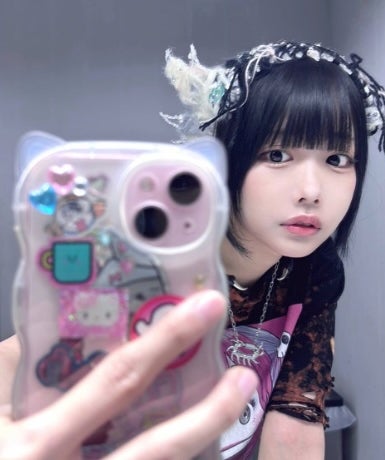 衣装はパジャマ!?あのちゃんワールド全開