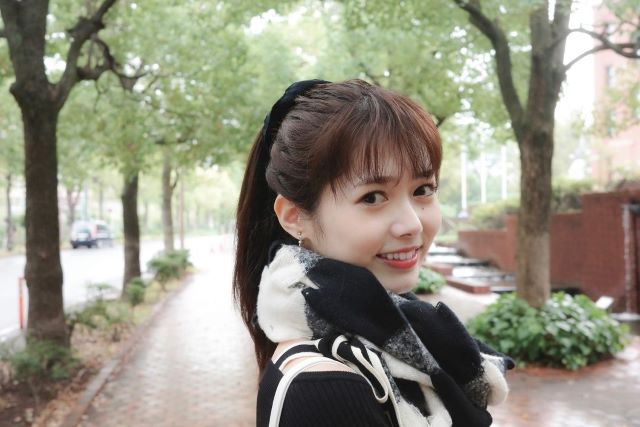 美人アナ・谷尻萌、季節先取り「マフラー」羽織り見返り美人でにっこりショットが可愛すぎる！