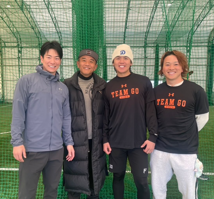 前田幸長が新年の“縁”を報告　松本剛ら3選手の自主トレ見学に充実の表情