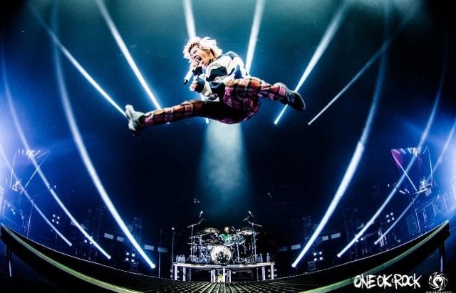 圧巻のジャンプショット　ONE OK ROCK・Takaがモントリオールでのライブ写真を公開