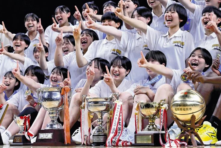 バスケ女子、京都精華が最終盤の劇的逆転で３連覇達成…主将の林「ほんまにうれしい」