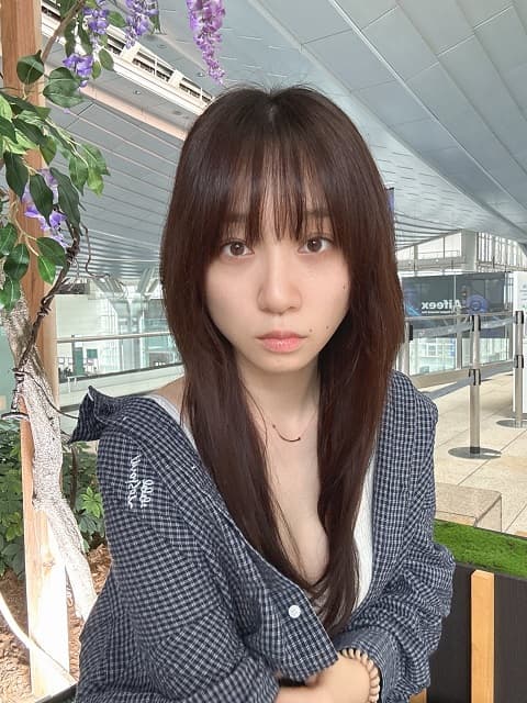 「そんなとこも可愛い」人気コスプレイヤーの伊織もえ、早すぎる空港への到着に戸惑いショットを投稿