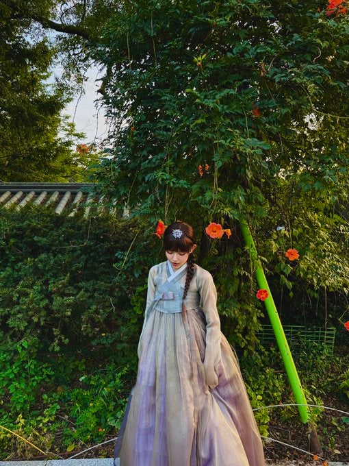 NewJeans ダニエル　美しい秋夕ショットを公開