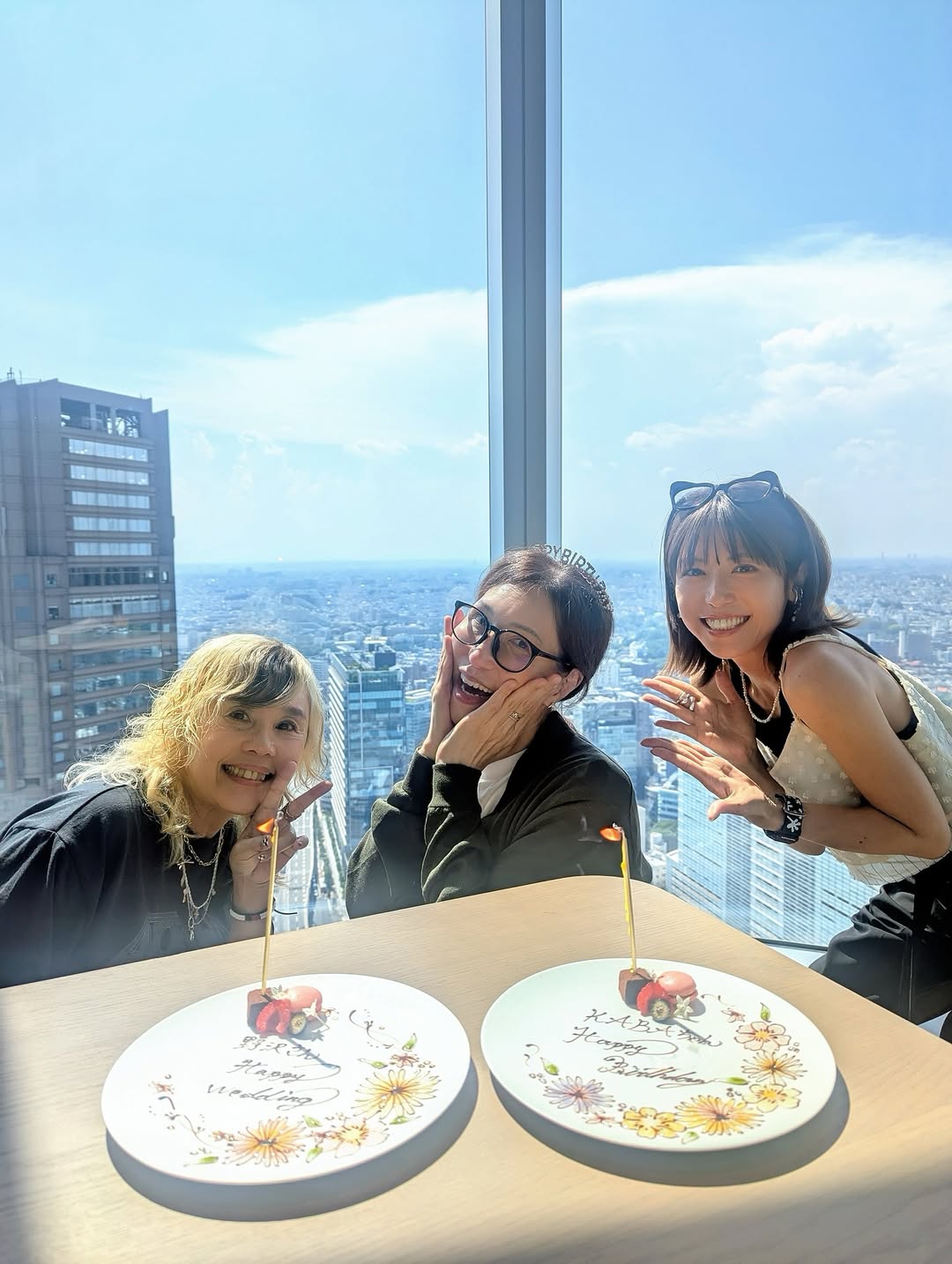 美女集結！若槻千夏が仲良しメンバーとのお祝いショットを公開！