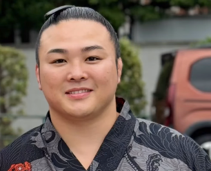 「着物姿が爽やかすぎる…！」炎鵬、オフショットで見せた柔らかな笑顔にファン魅了