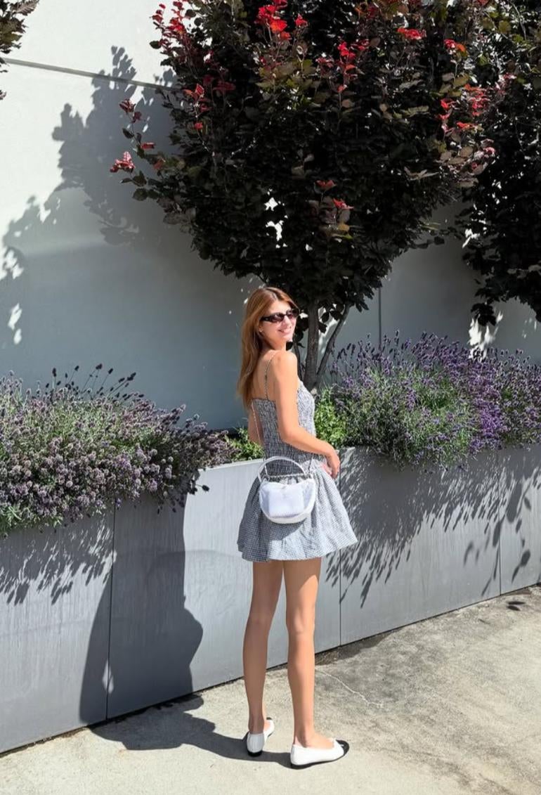 マギー、流行のワンピースを大量購入「バンクーバーの高校生の仲間入り？」