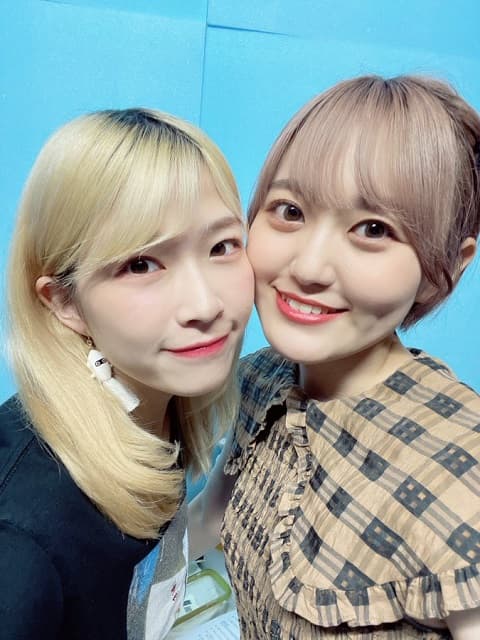 「み〜んなおすぃてくださいっ！」声優 青山吉能がラジオイベント後に尊い2Sを投稿