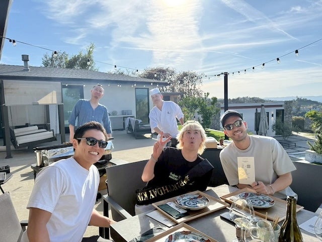 「LA同世代のみんなで日頃の感謝を込めて」吉田麻也が超豪華メンバーらと食事会