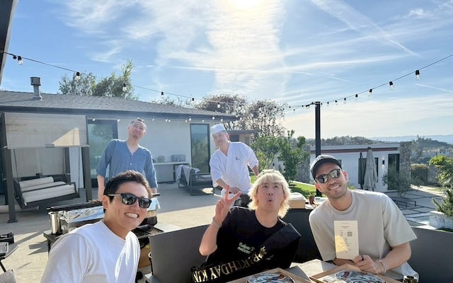 「LA同世代のみんなで日頃の感謝を込めて」吉田麻也が超豪華メンバーらと食事会