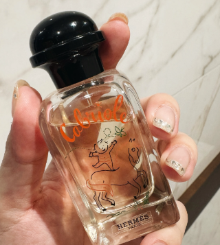 菊地亜美、話題の「エルメス カブリオル」に感動！2年前のベルギー土産が先取りすぎる！