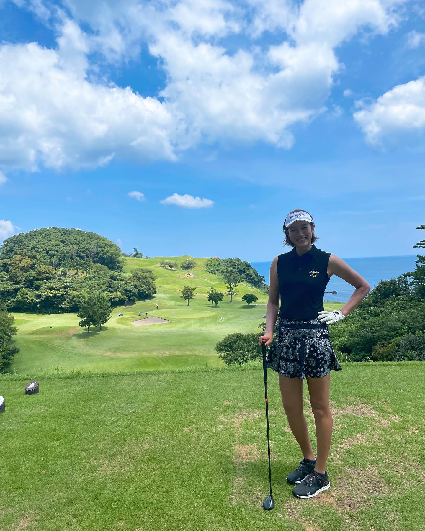 狩野舞子さんの9頭身ゴルフウェア姿にファン絶賛の声