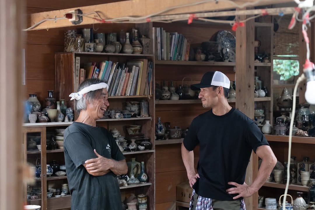 中田英寿、沖縄の土と色に魅了される