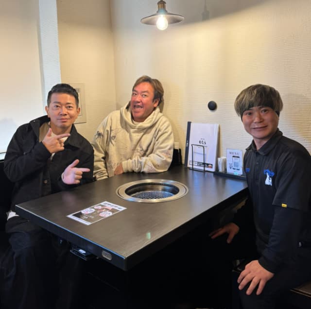 カラテカ入江、宮迫のyoutubeに出演し、焼肉たむらでエアコン清掃も実施