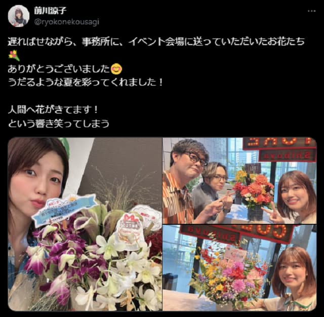美人声優がプレゼントされたお花たちと写真撮影