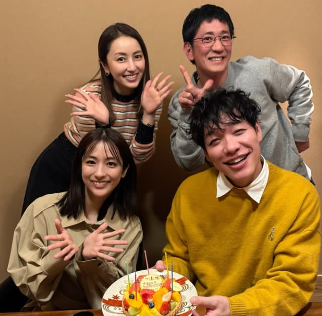 矢田亜希子が豪華4ショットを披露「美味しい美味しい〜」