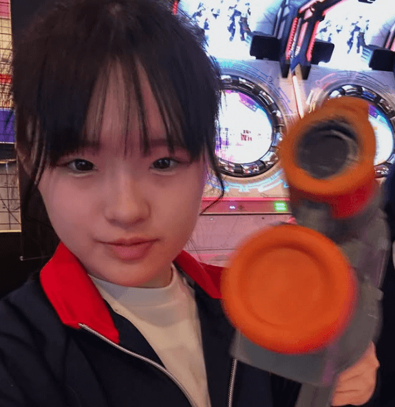 「あら可愛いおめめ」美女キックボクサーの”スポッチャ”体験！くりんとしたキューティクル・アイズに海外ファンもウットリ