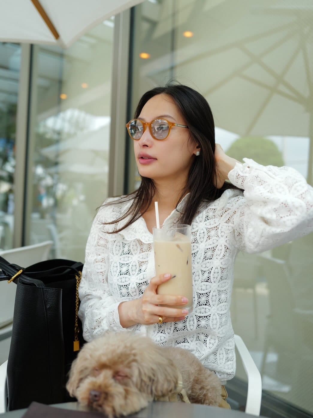 早起きしてこの美貌…子育て中の女優〇〇、愛犬との朝活にファン胸キュン