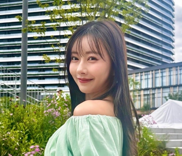 雑誌のオフショット公開 元アイドルのビジュが爆発！