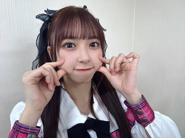 「とりあえずほっぺつねったら大丈夫」AKB48 橋本陽菜がライフハック？を投稿