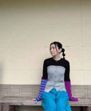 個性的なコーディネートもおてのもの。雛形あきこ、歳を重ねても変わらない可愛さ