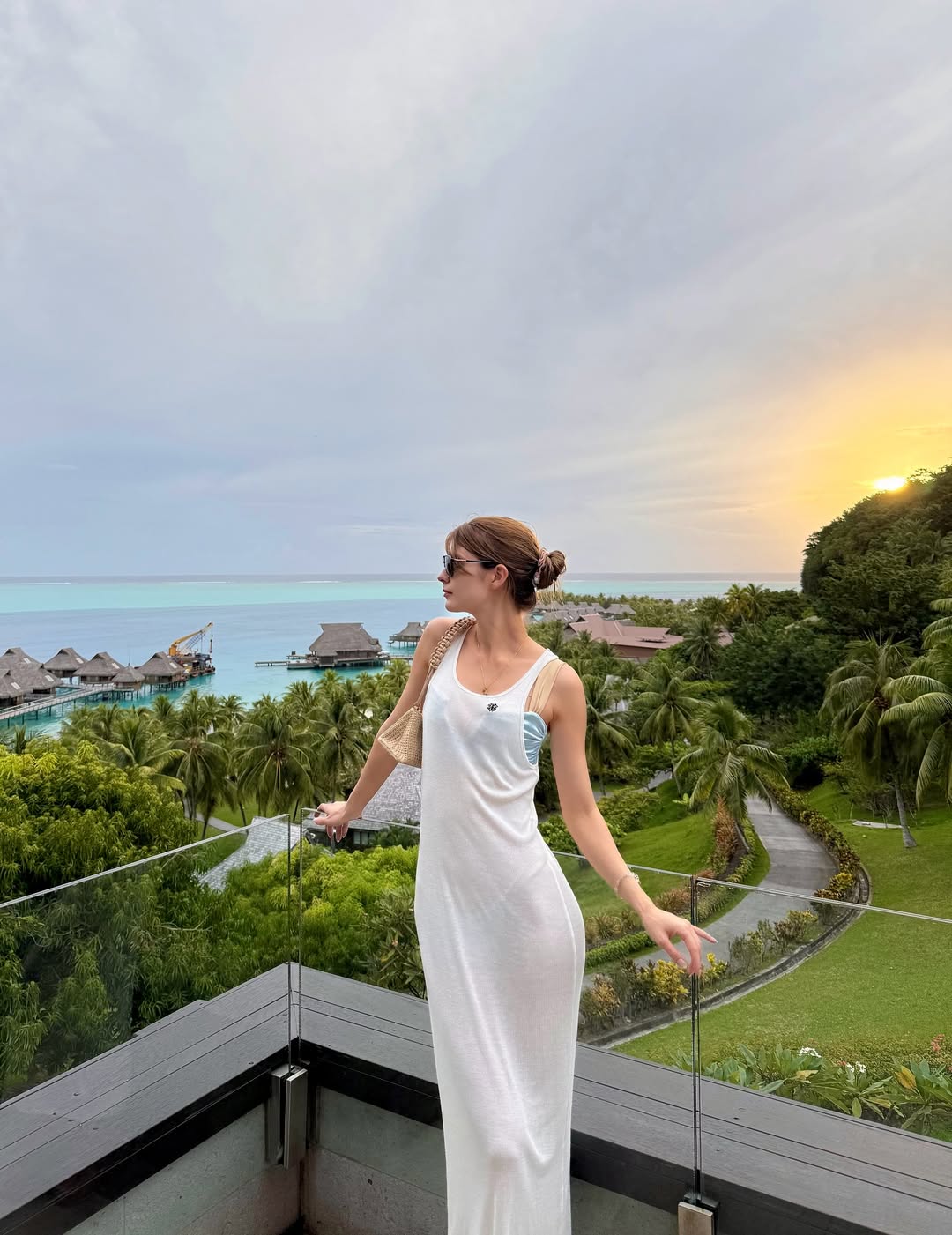 「惚れてまぅ〜」「セクシー」実業家モデルの透けワンピース姿にファン熱狂！？