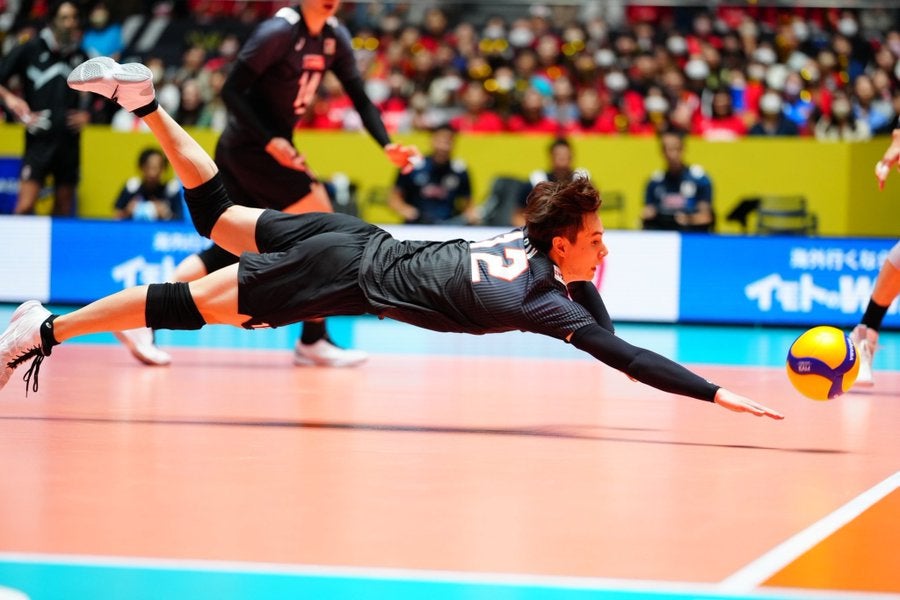 プリンス👑髙橋藍がスーパープレイショット披露✨「サーブもバックアタックもブロックもかっこよすぎて最高で〰️す💓」