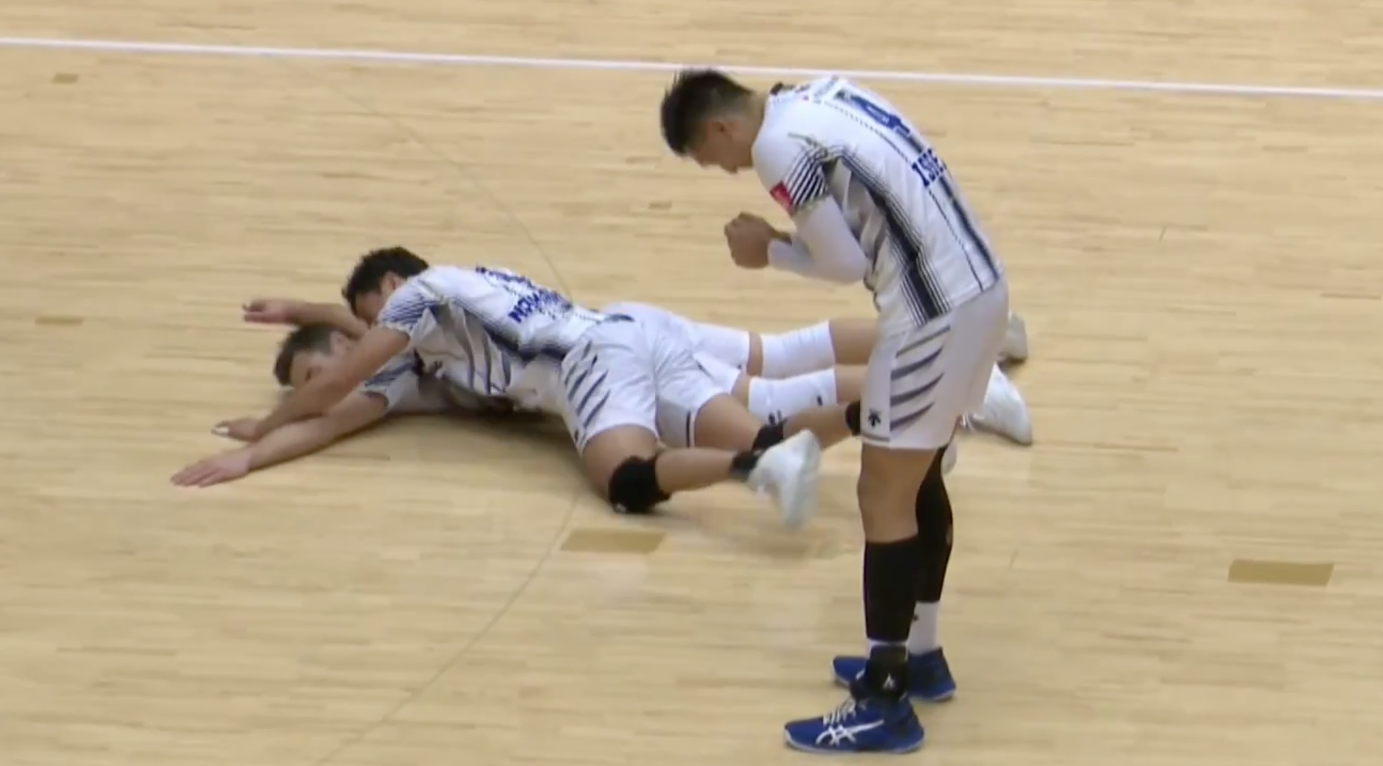 Ｖリーグ男子　サントリーサンバーズ vs. パナソニックパンサーズ  2021/11/28【ハイライト】