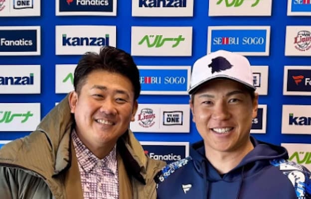 炭谷銀仁朗、松坂大輔と20年ぶりの2ショット！『今でもあの試合の写真を飾ってます』