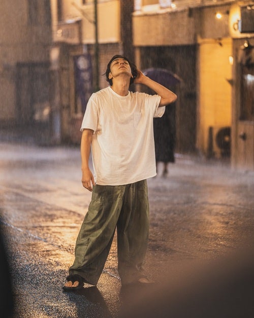 「雨が滴るいい男⁉︎」生田斗真が『さよならのつづき』の”あのシーン”のオフショットを公開！